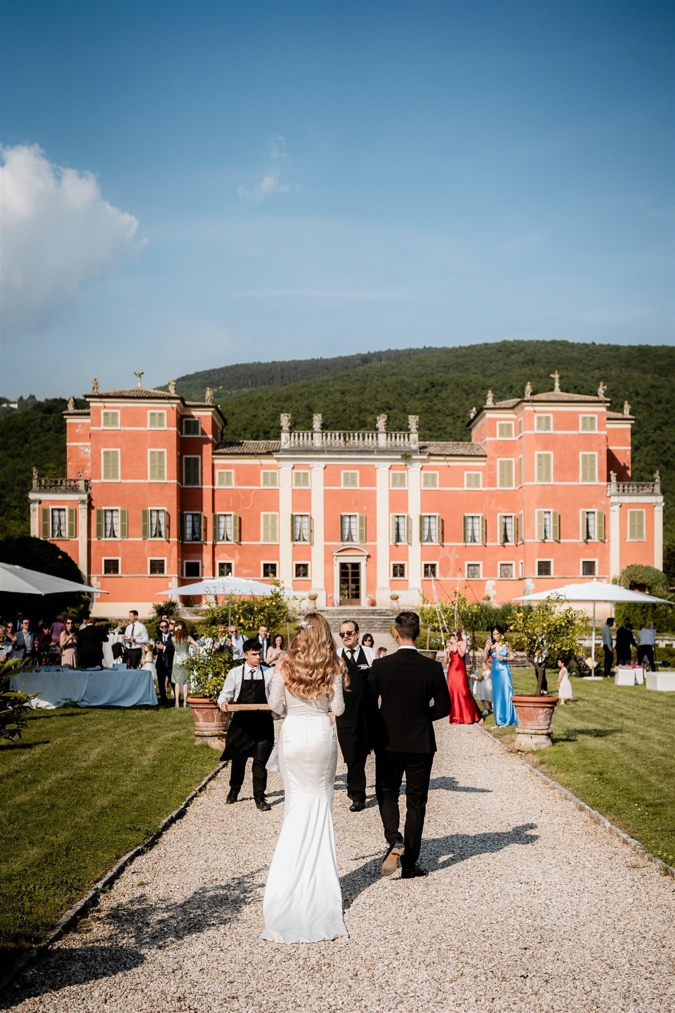 Aperitivo in giardino con gli sposi