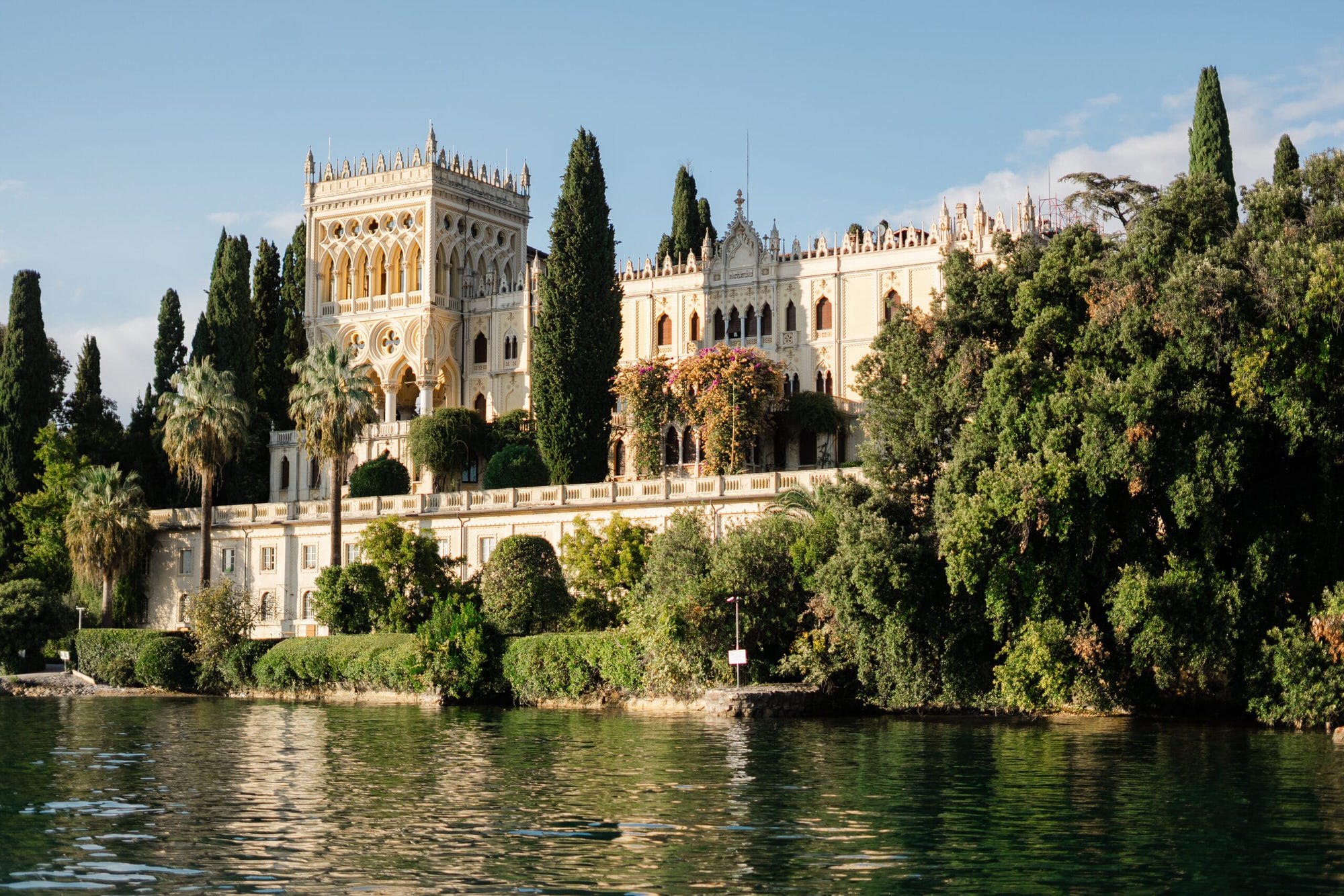vista isola del garda dalla barca matrimonio