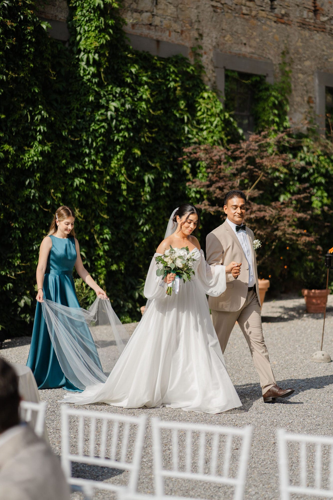 Sposi durante la cerimonia religiosa matrimonio testimoni di Geova al Castello di Cavernago, Bergamo