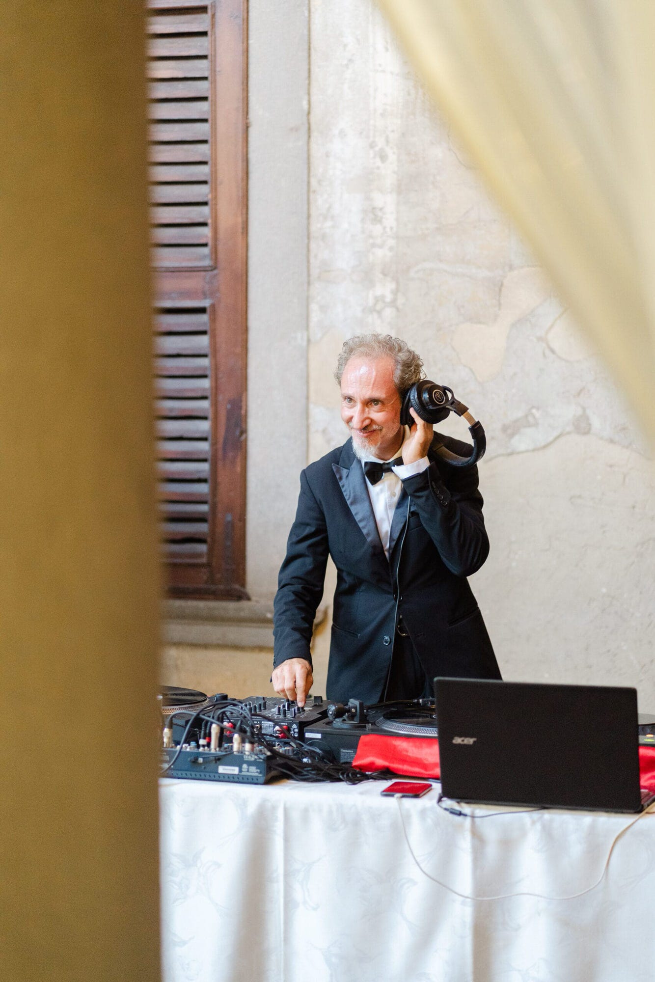 Loris Capone dj set con vinili