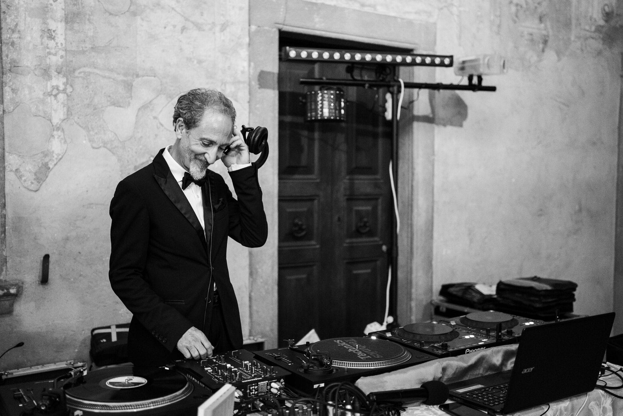 Loris Capone dj set con vinili