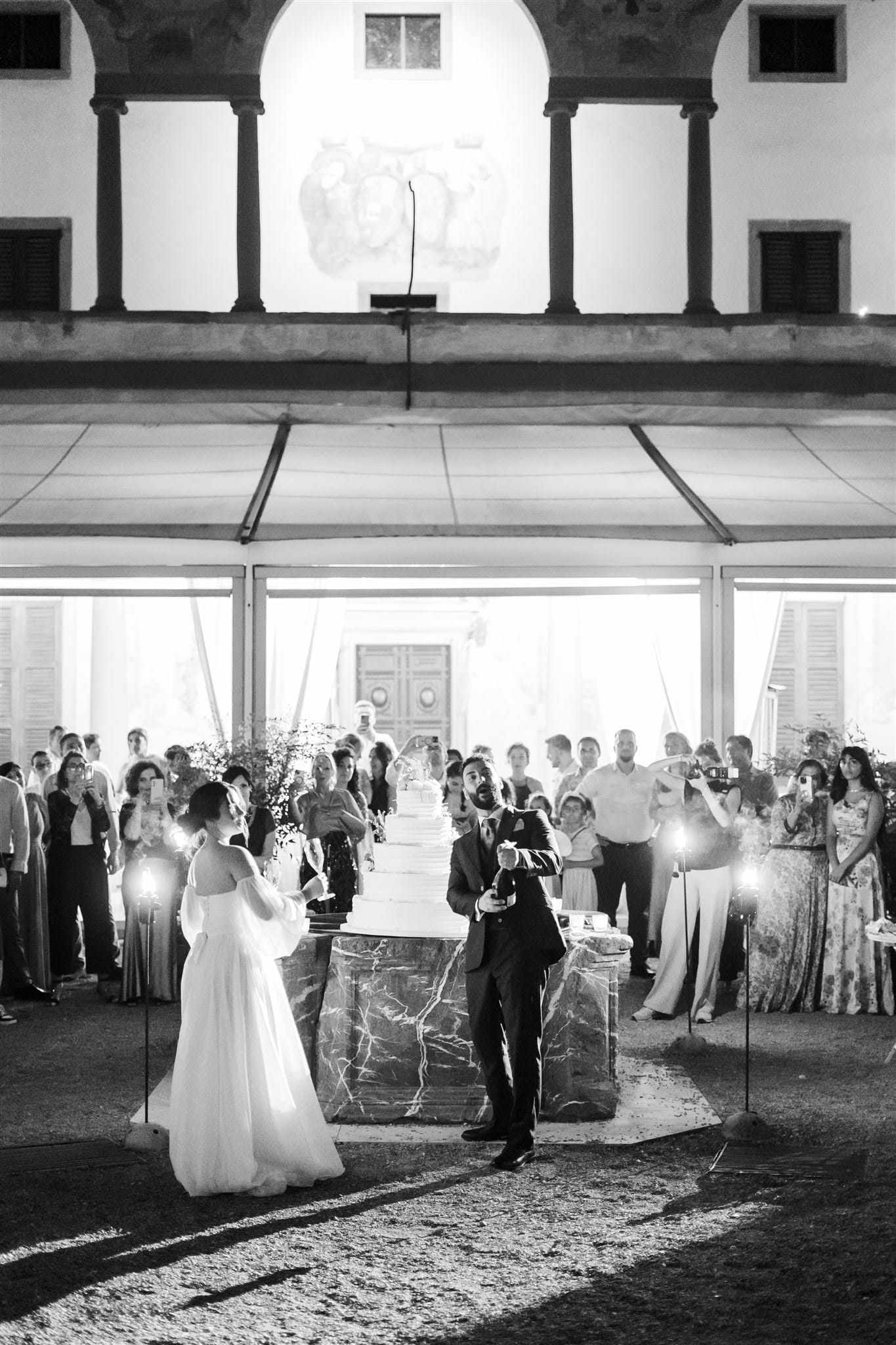 fotografia Brindisi al taglio torta nuziale Bergamo