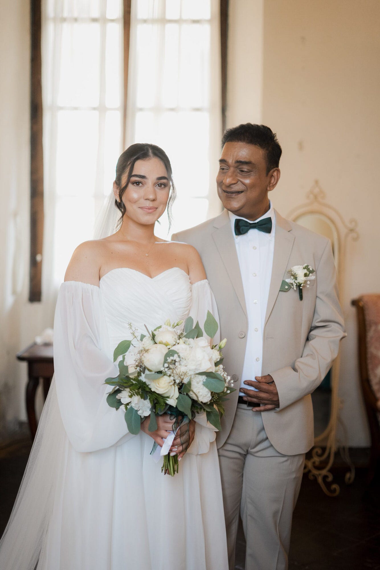 Sposa durante la preparazione per il matrimonio al Castello di Cavernago, Bergamo